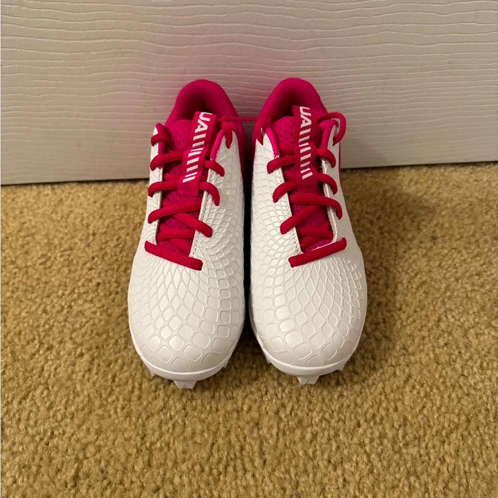 Under Armour Girls Softball Cleats, Size 1, Pink and White, Brand New